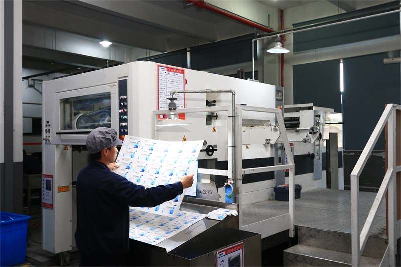 生產設備 全自動模切機 - 副本.JPG