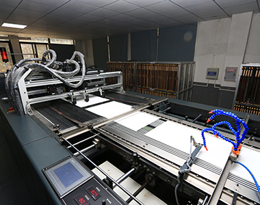 高速運轉的監管碼賦碼印刷機-浙江元金包裝有限公司